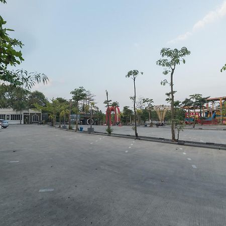 Urbanview Hotel Cianjur City Park By Reddoorz Exteriör bild