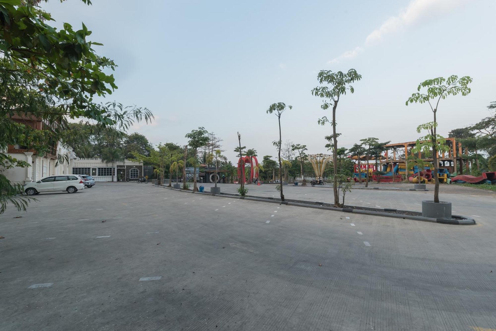 Urbanview Hotel Cianjur City Park By Reddoorz Exteriör bild
