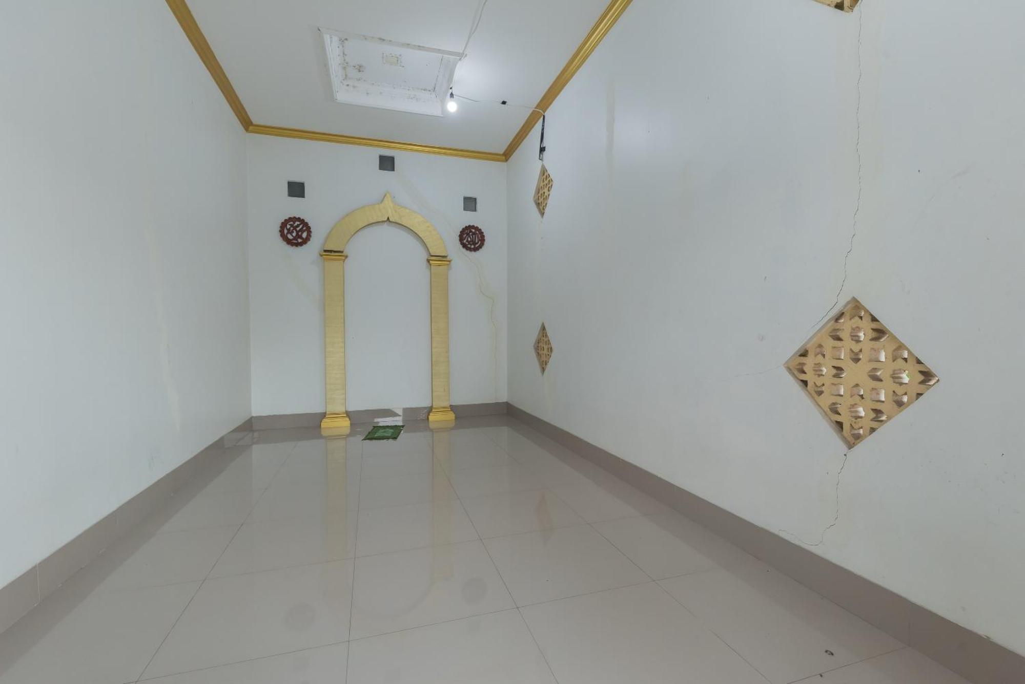 Urbanview Hotel Cianjur City Park By Reddoorz Exteriör bild