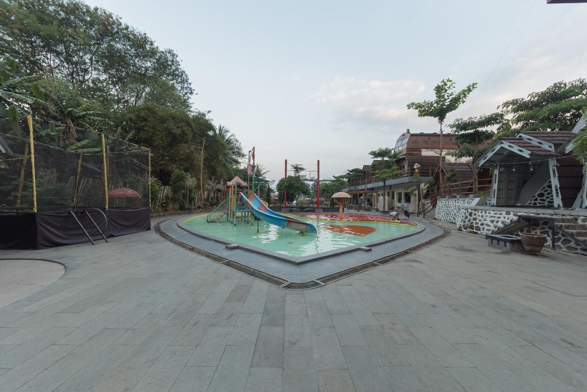 Urbanview Hotel Cianjur City Park By Reddoorz Exteriör bild
