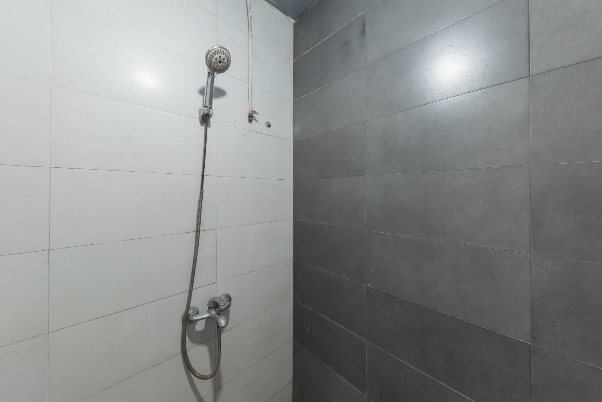 Urbanview Hotel Cianjur City Park By Reddoorz Exteriör bild
