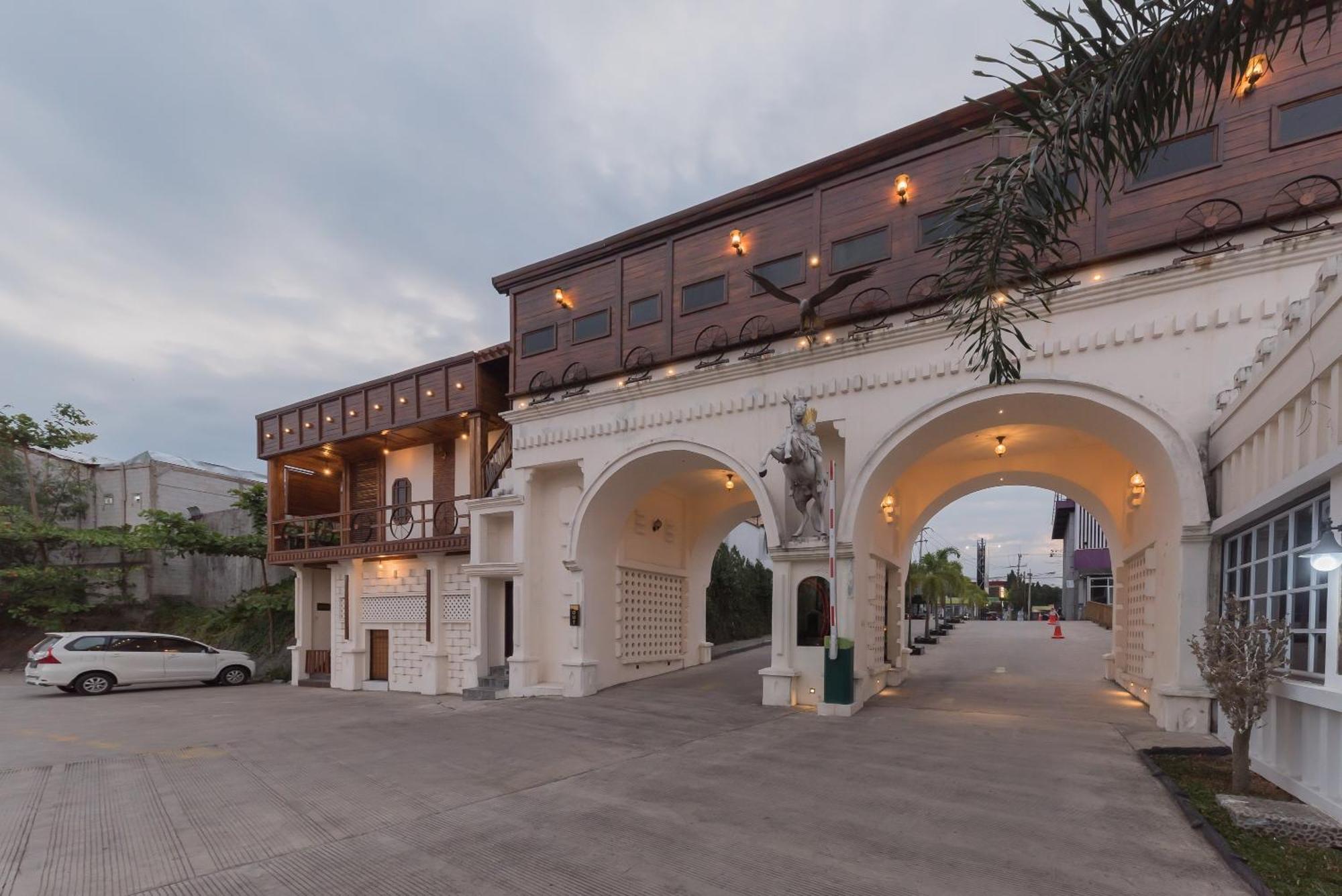 Urbanview Hotel Cianjur City Park By Reddoorz Exteriör bild