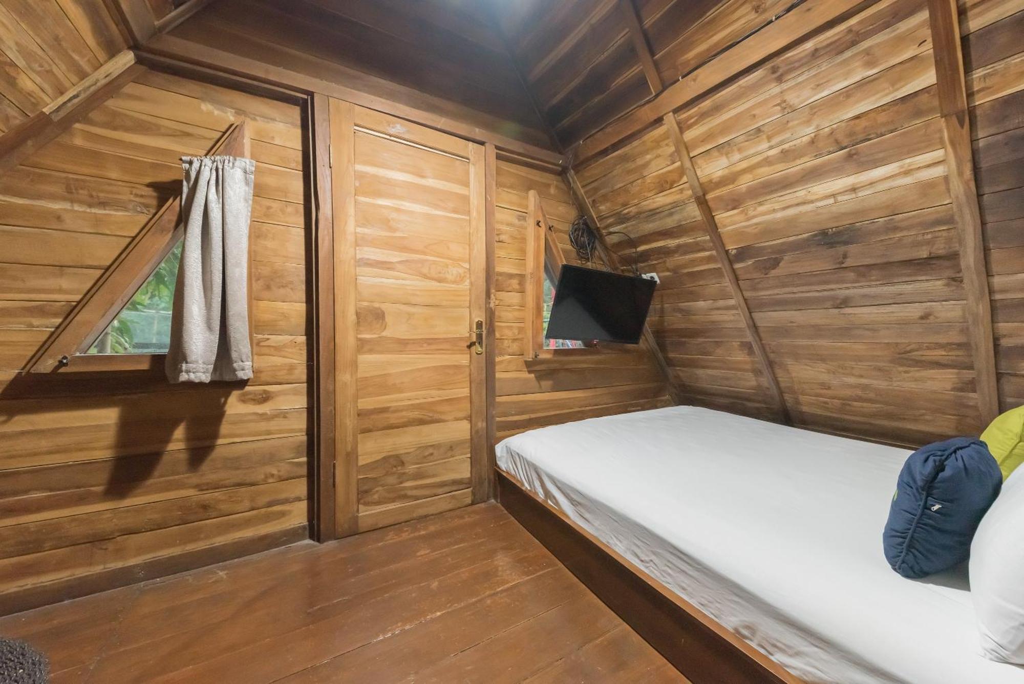 Urbanview Hotel Cianjur City Park By Reddoorz Exteriör bild