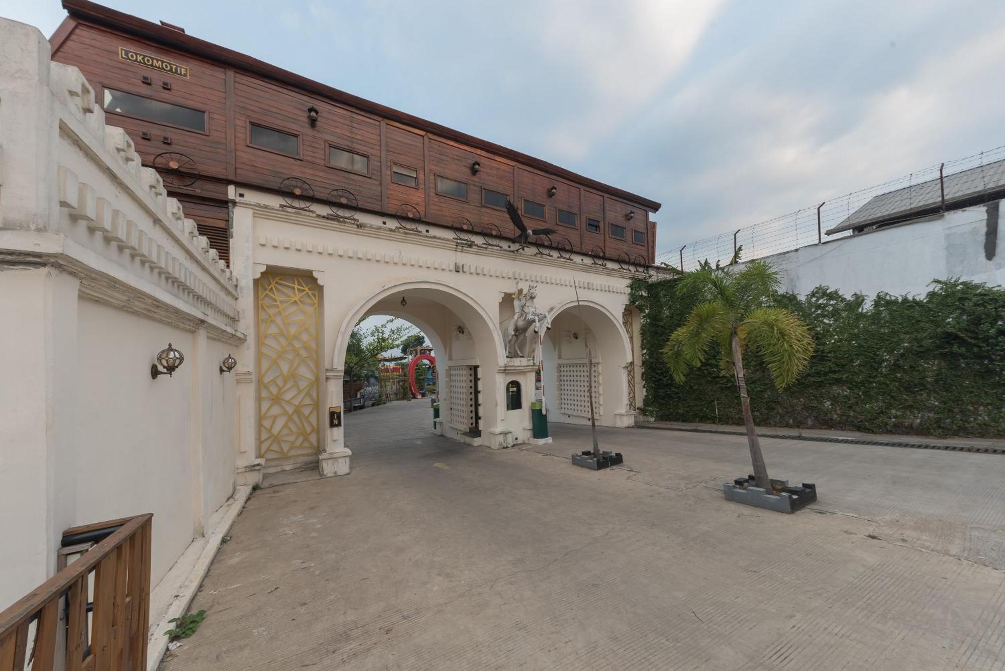 Urbanview Hotel Cianjur City Park By Reddoorz Exteriör bild