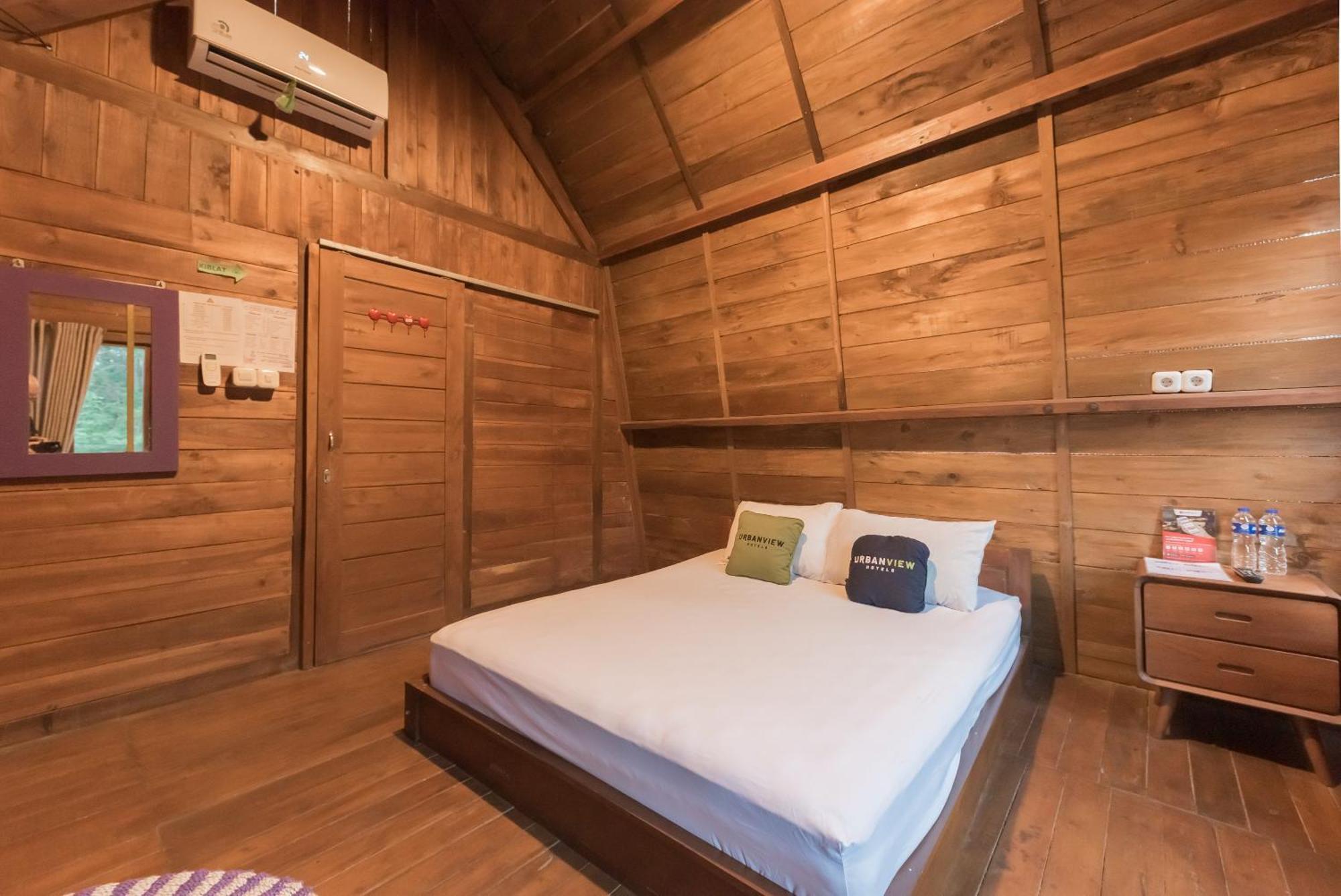 Urbanview Hotel Cianjur City Park By Reddoorz Exteriör bild